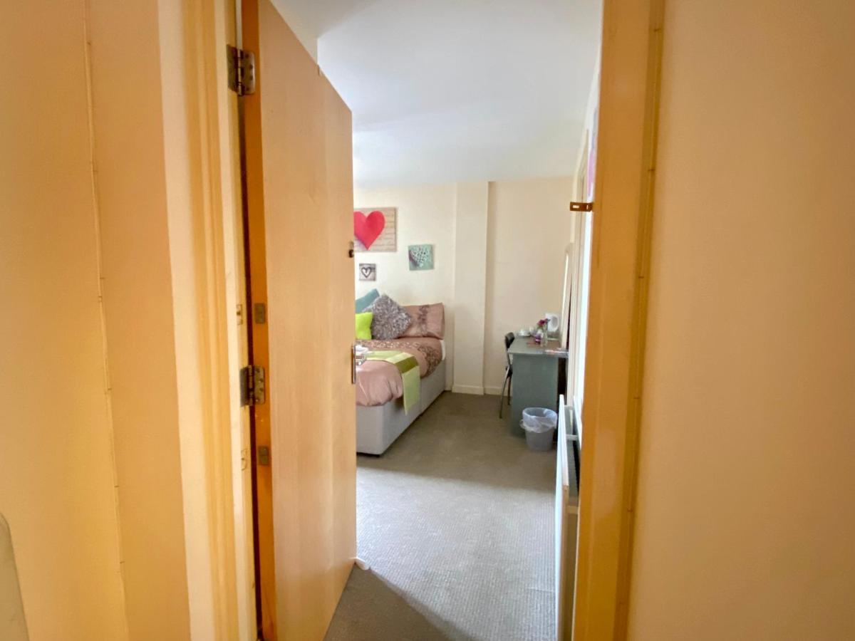 Lovely Double Room With Private Bathroom And Double Room With Shared Toilet & Parking Free Edinburgh Exterior photo