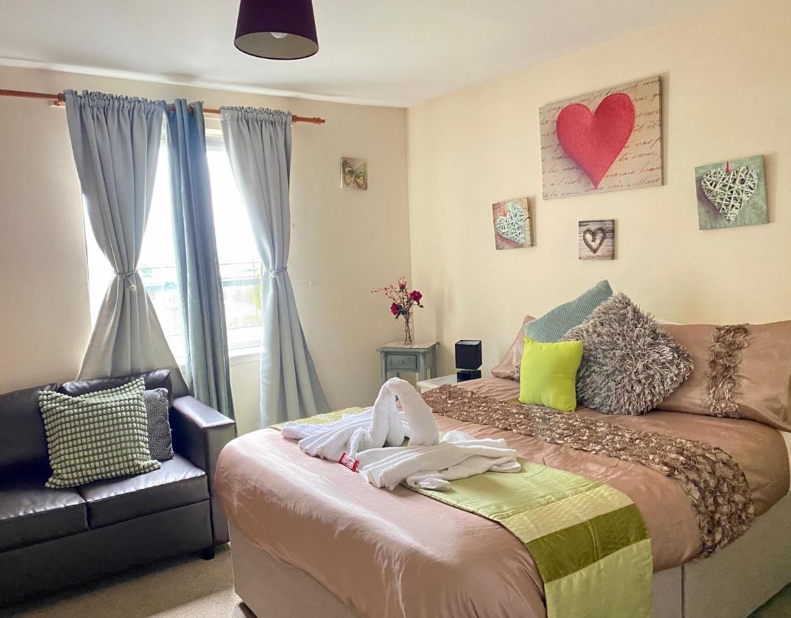 Lovely Double Room With Private Bathroom And Double Room With Shared Toilet & Parking Free Edinburgh Exterior photo