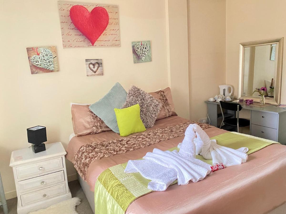 Lovely Double Room With Private Bathroom And Double Room With Shared Toilet & Parking Free Edinburgh Exterior photo