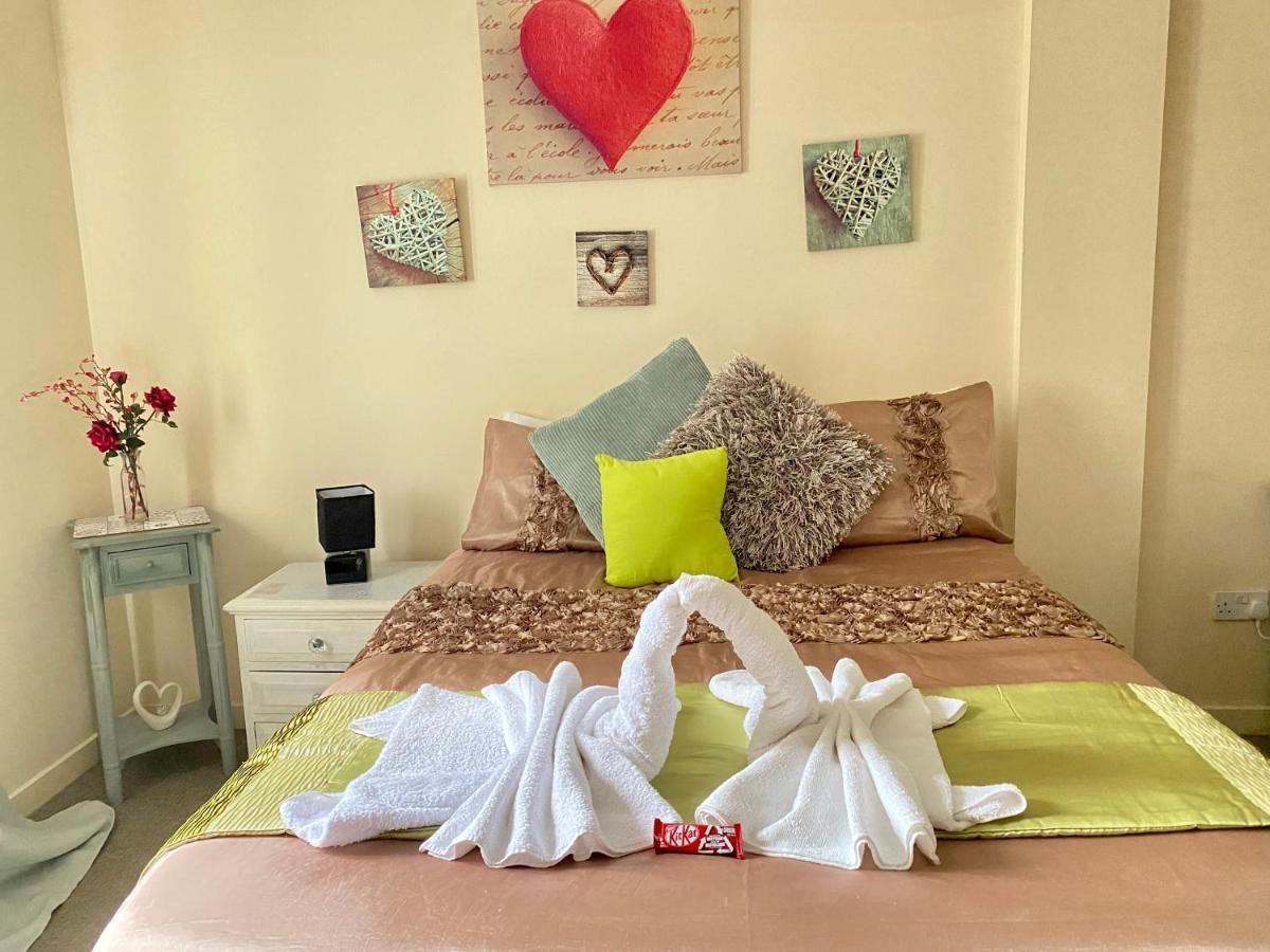 Lovely Double Room With Private Bathroom And Double Room With Shared Toilet & Parking Free Edinburgh Exterior photo