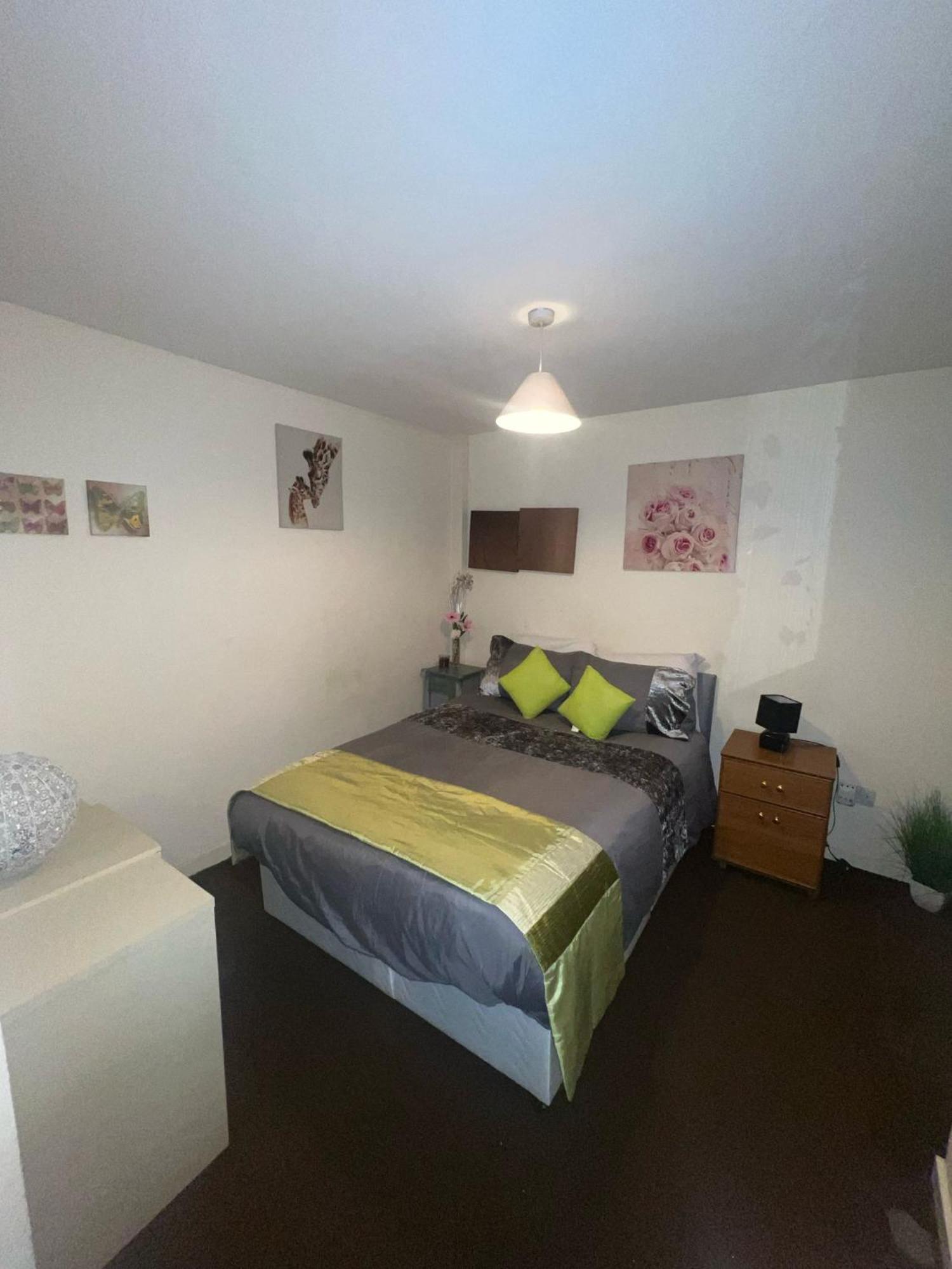 Lovely Double Room With Private Bathroom And Double Room With Shared Toilet & Parking Free Edinburgh Exterior photo