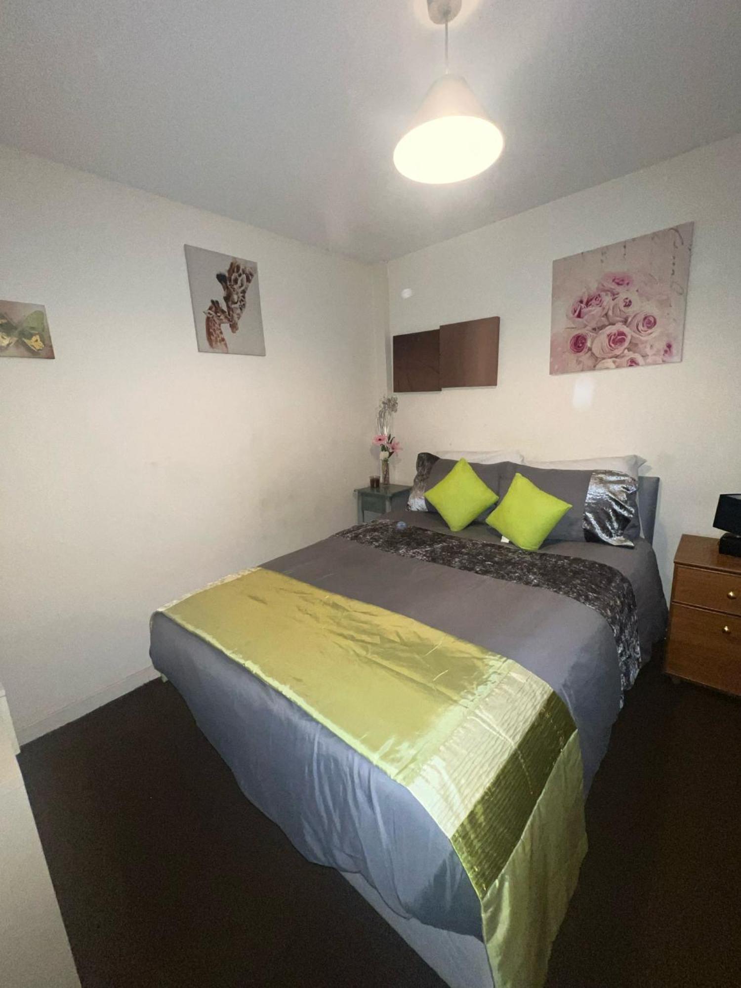 Lovely Double Room With Private Bathroom And Double Room With Shared Toilet & Parking Free Edinburgh Exterior photo