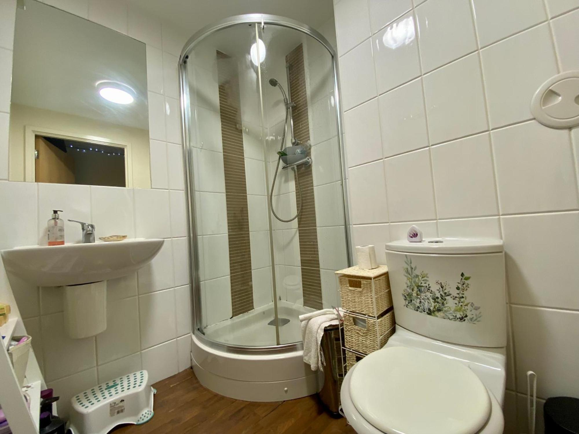 Lovely Double Room With Private Bathroom And Double Room With Shared Toilet & Parking Free Edinburgh Exterior photo
