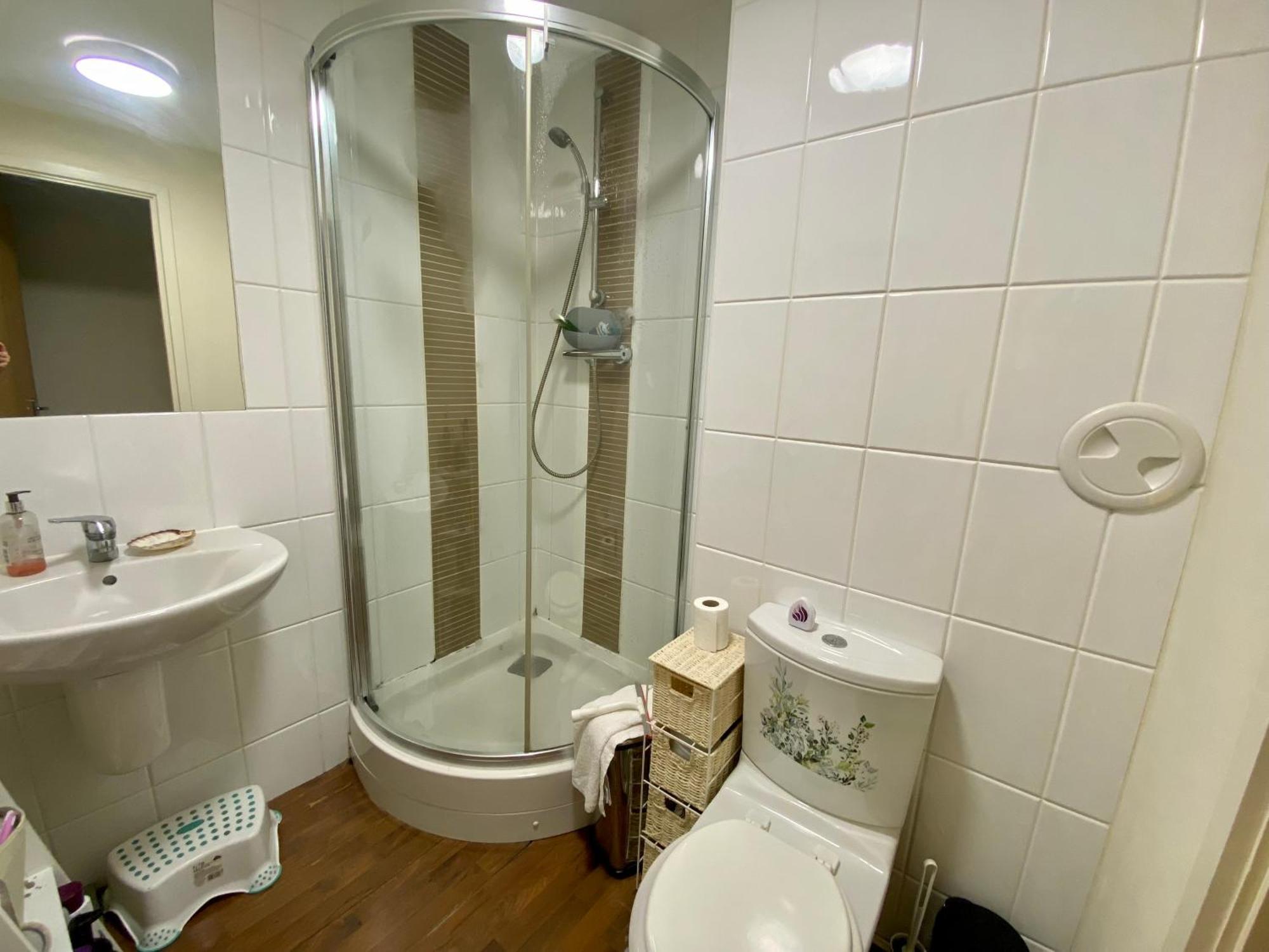 Lovely Double Room With Private Bathroom And Double Room With Shared Toilet & Parking Free Edinburgh Exterior photo